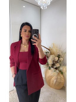 Ensemble avec veste rouge