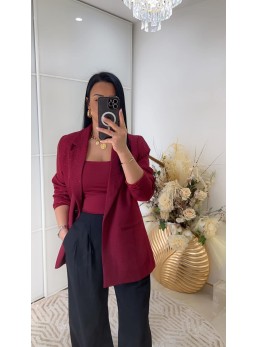 Ensemble avec veste rouge