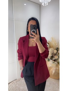 Ensemble avec veste rouge