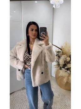 Ensemble avec veste rouge